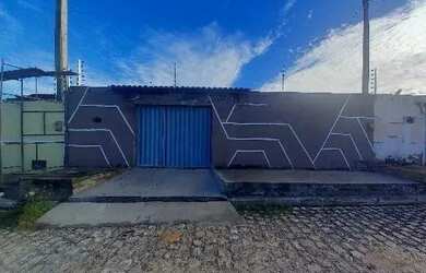 Imagem: A casa possui 2 Dormitórios, 1 Banheiro, 200m² de Área e