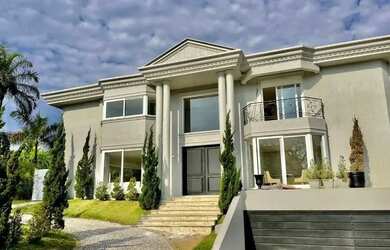 Imagem: A casa em condomínio possui 4 Dormitórios, 2 Banheiros, 5