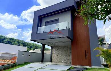 Imagem: A casa em condomínio possui 4 Dormitórios, 4 Banheiros, 4