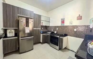 Imagem: A casa possui 4 Dormitórios, 4 Banheiros, 3 Vagas na garagem