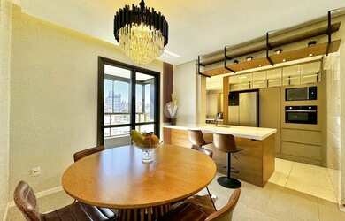 Imagem: O apartamento possui 3 Dormitórios, 2 Banheiros, 2 Vagas na