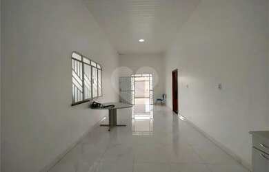 Imagem: A casa possui 2 Dormitórios, 3 Banheiros, 3 Vagas na garagem