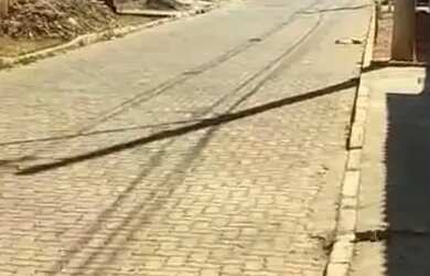 Imagem: A casa possui 2 Dormitórios, 2 Banheiros, 2 Vagas na garagem