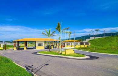 Imagem 8: Casa com 3 Quartos, Suíte com Closet, Piscina e Vista para as Montanhas