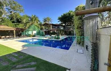 Imagem: A casa possui 5 Dormitórios, 5 Banheiros, 640m² de Área