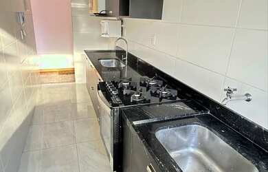 Imagem: O apartamento possui 2 Dormitórios, 1 Banheiro, 1 Vaga na garagem