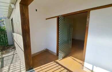 Imagem: A casa possui 2 Dormitórios, 1 Banheiro e 110m² de Área e