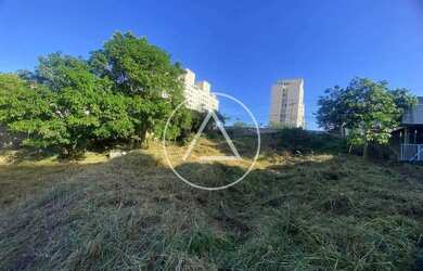 Imagem: O terreno possui 2367m² de Área e está localizado em Glória