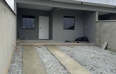 Imagem: A casa possui 2 Dormitórios, 1 Banheiro, 1 Vaga na garagem