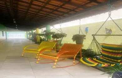 Imagem: A casa possui 3 Dormitórios, 4 Banheiros, 5 Vagas na garagem