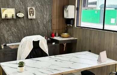 Imagem: O depósito possui 2 Vagas na garagem, 40m² de Área e está