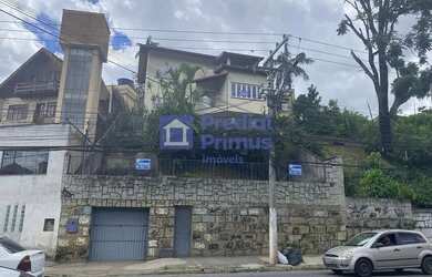 Imagem: A casa possui 3 Dormitórios, 3 Banheiros, 2 Vagas na garagem