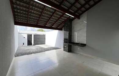 Imagem: A casa possui 3 Dormitórios, 2 Banheiros, 2 Vagas na garagem