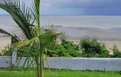 Imagem: A casa possui 3 Dormitórios, 4 Banheiros e 200m² de Área