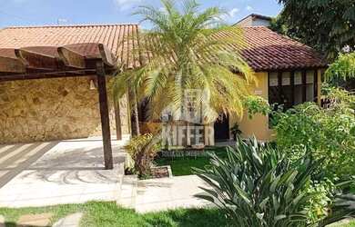 Imagem: A casa em condomínio possui 4 Dormitórios, 3 Banheiros, 4