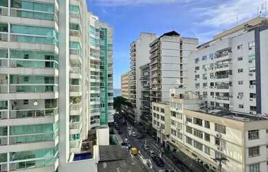 Imagem: O apartamento possui 3 Dormitórios, 1 Banheiro, 1 Vaga na garagem