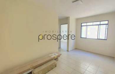 Imagem: O apartamento possui 2 Dormitórios, 1 Banheiro, 1 Vaga na garagem