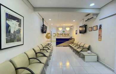 Imagem: O depósito possui 2 Vagas na garagem, 160m² de Área e está