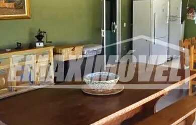 Imagem: A casa em condomínio possui 3 Dormitórios, 2 Banheiros, 5