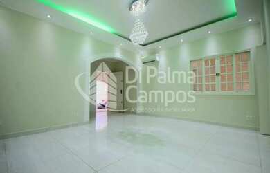 Imagem: O depósito possui 5 Vagas na garagem e 300m² de Área e está