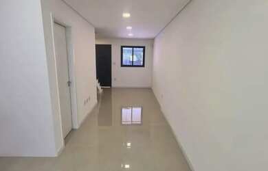 Imagem: A casa possui 2 Dormitórios, 3 Banheiros, 2 Vagas na garagem