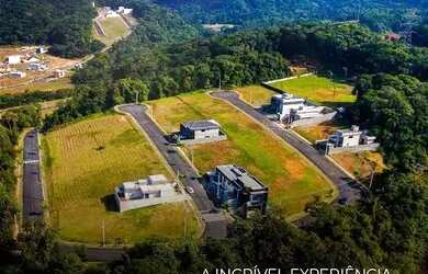 Imagem: O terreno possui 250m² de Área e está localizado em Parque