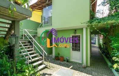 Imagem: A casa possui 5 Dormitórios, 4 Banheiros, 2 Vagas na garagem