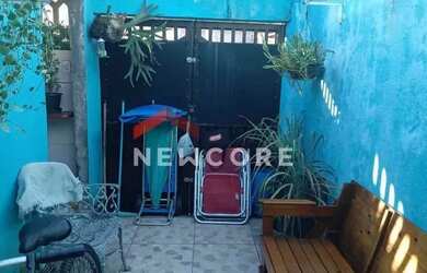 Imagem: A casa à venda possui 2 Dormitórios, 2 Banheiros, 1 Vaga na