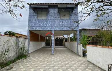 Imagem: A casa possui 3 Dormitórios, 2 Banheiros, 4 Vagas na garagem