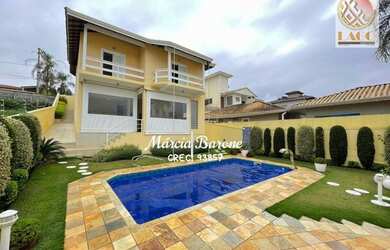 Imagem: A casa possui 4 Dormitórios, 3 Banheiros, 5 Vagas na garagem