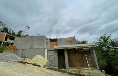 Imagem: A casa em condomínio possui 4 Dormitórios, 5 Banheiros, 2