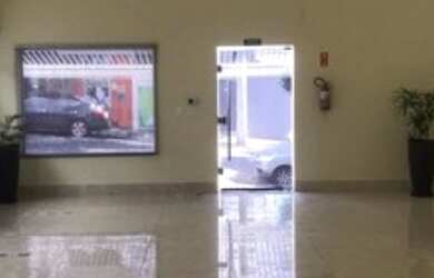 Imagem: A casa possui 1 Dormitório, 2 Banheiros, 2 Vagas na garagem