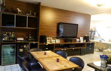 Imagem: A casa possui 3 Dormitórios, 3 Banheiros, 300m² de Área e