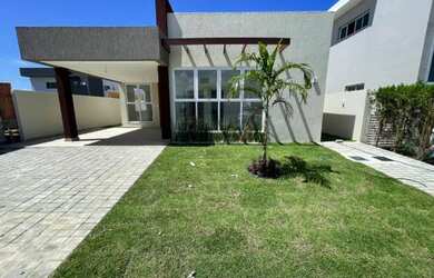 Imagem: A casa possui 3 Dormitórios, 4 Banheiros, 2 Vagas na garagem