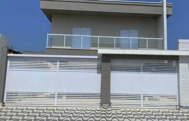 Imagem: A casa possui 3 Dormitórios, 3 Banheiros, 2 Vagas na garagem