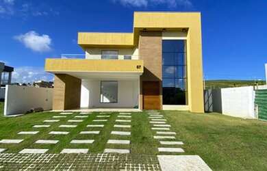 Imagem: A casa possui 4 Dormitórios, 5 Banheiros, 4 Vagas na garagem