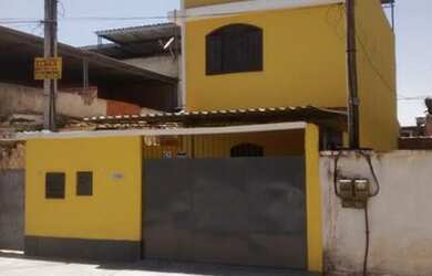 Imagem: A casa possui 2 Dormitórios, 2 Banheiros, 2 Vagas na garagem