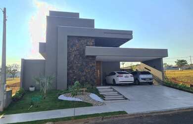 Imagem: A casa em condomínio possui 3 Dormitórios, 3 Banheiros, 4