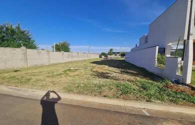 Imagem: O terreno possui 556m² de Área e está localizado em Parque