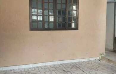 Imagem: A casa possui 1 Dormitório, 1 Banheiro, 1 Vaga na garagem e