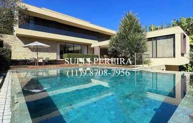 Imagem: A casa em condomínio possui 5 Dormitórios, 5 Banheiros, 5