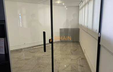 Imagem: O depósito possui 2 Vagas na garagem e 70m² de Área e está