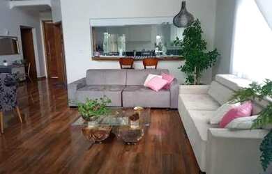 Imagem: A casa em condomínio possui 3 Dormitórios, 1 Banheiro, 2 Vagas