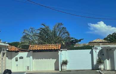 Imagem: A casa possui 3 Dormitórios, 4 Banheiros, 3 Vagas na garagem