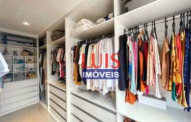 Imagem: A casa possui 5 Dormitórios, 5 Banheiros e 240m² de Área