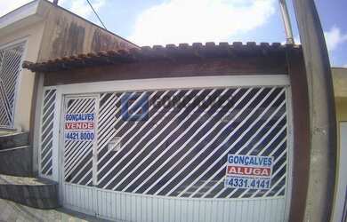 Imagem: A casa possui 4 Dormitórios, 3 Banheiros, 2 Vagas na garagem