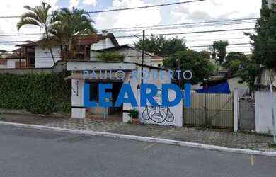 Imagem: A casa possui 3 Dormitórios, 3 Banheiros, 5 Vagas na garagem