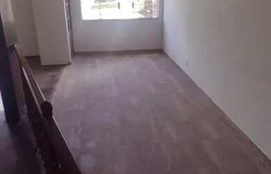 Imagem: A casa possui 4 Dormitórios, 4 Banheiros, 5 Vagas na garagem