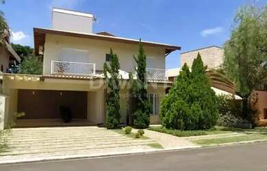 Imagem: A casa em condomínio possui 4 Dormitórios, 5 Banheiros, 2