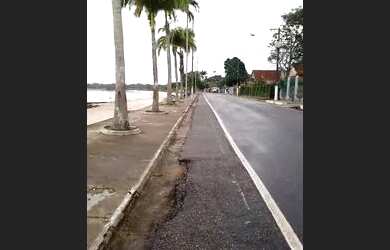 Imagem: A casa possui 1 Dormitório, 4 Vagas na garagem e está localizado
